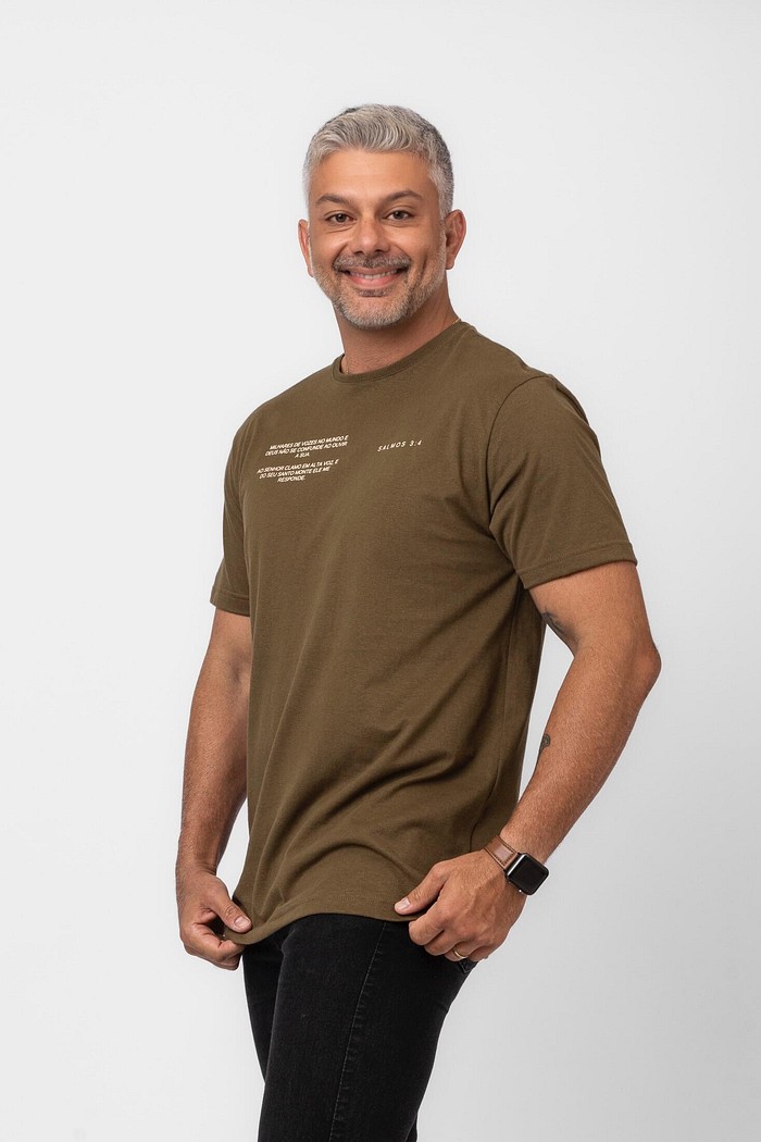 CAMISETA MASCULINA MILHARES DE VOZES