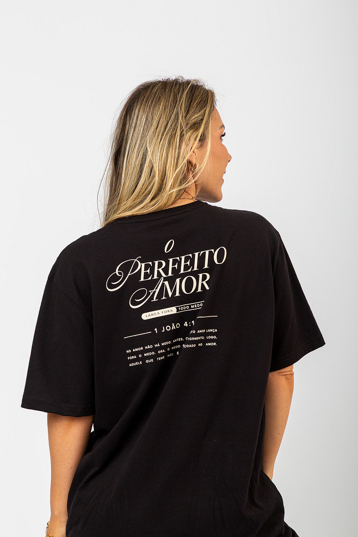 T-SHIRT PERFEITO AMOR OVERSIZED PRETA