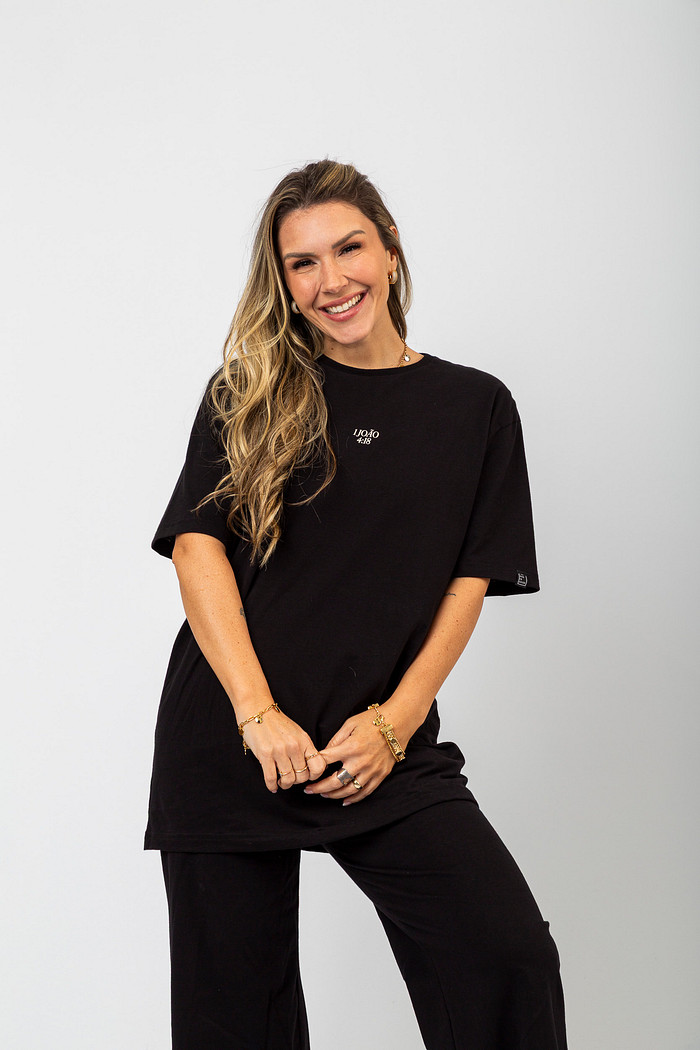 T-SHIRT PERFEITO AMOR OVERSIZED PRETA