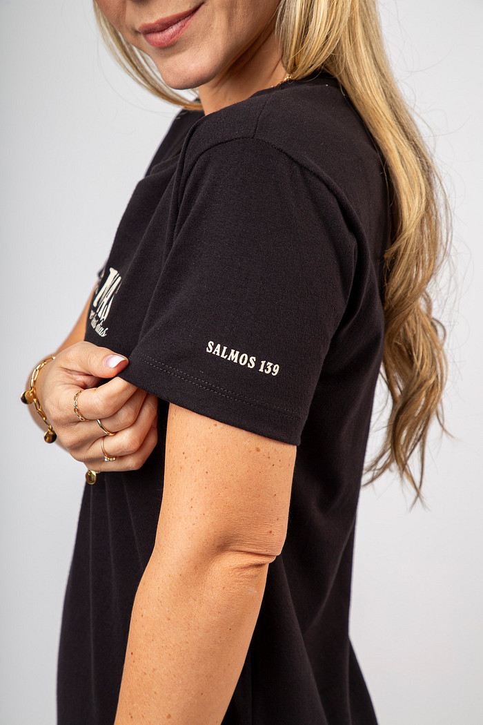 T-SHIRT ALONGADA MEUS DIAS PRETA