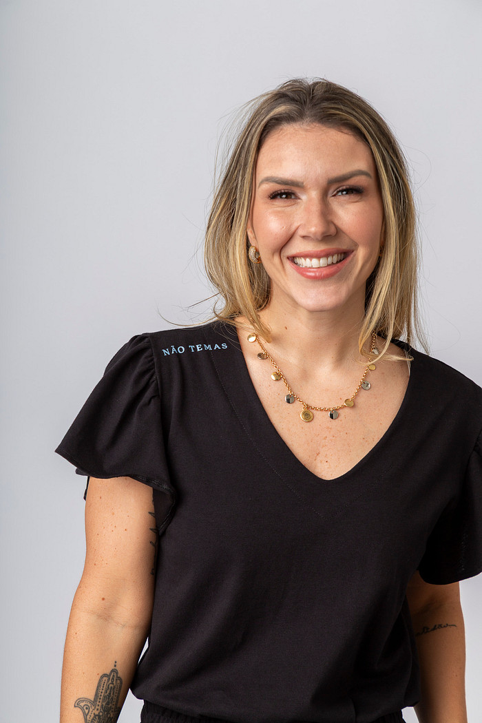 BLUSA ASA DE ANJO PRETA