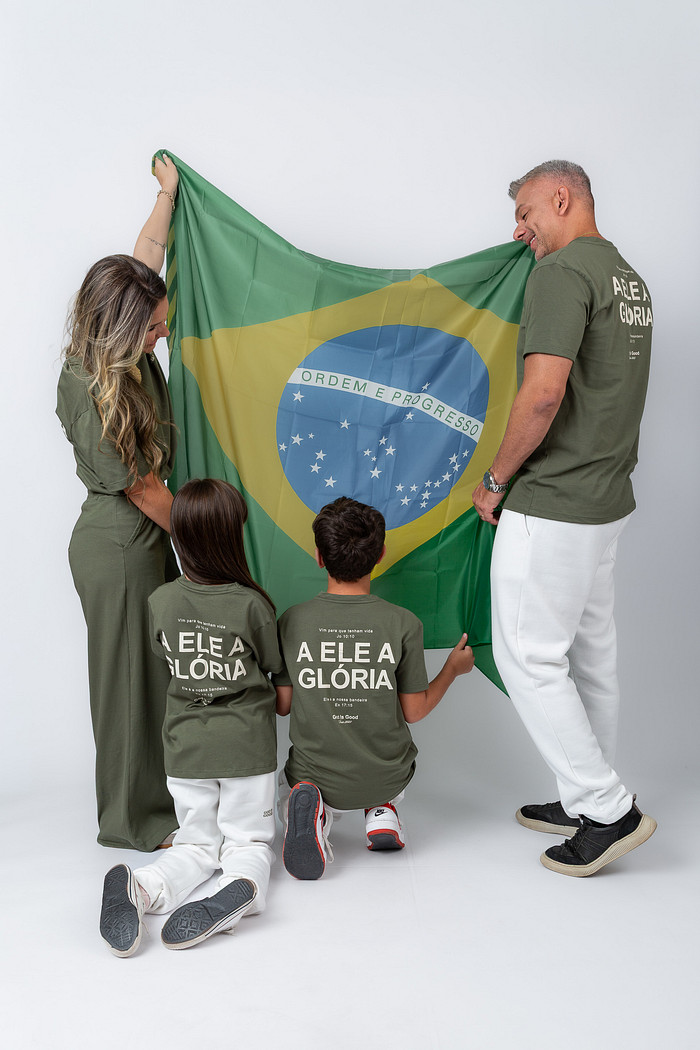 T-SHIRT OVERSIZED A ELE A GLÓRIA VERDE