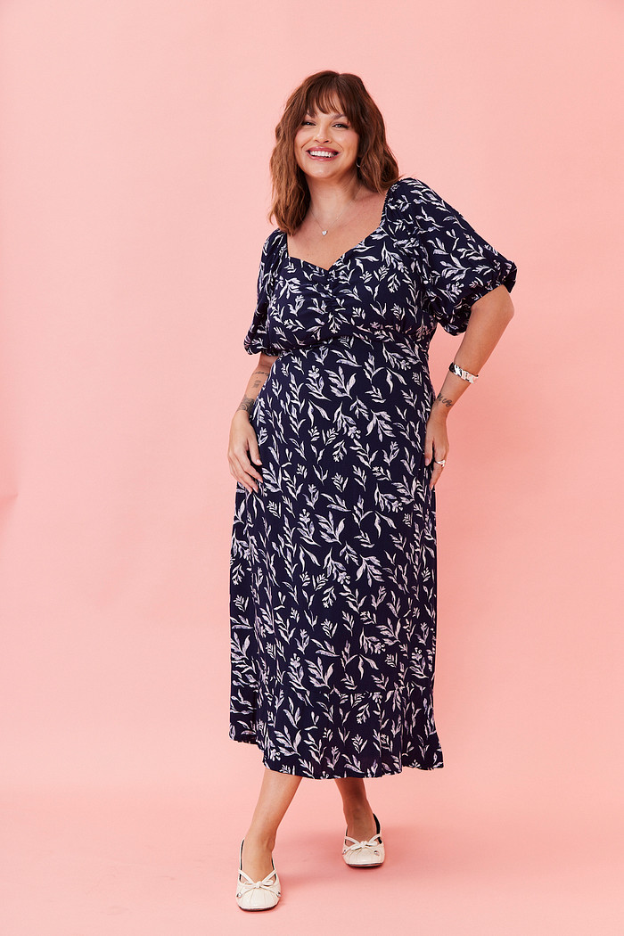 VESTIDO LUIZA FLORAL FUNDO MARINHO