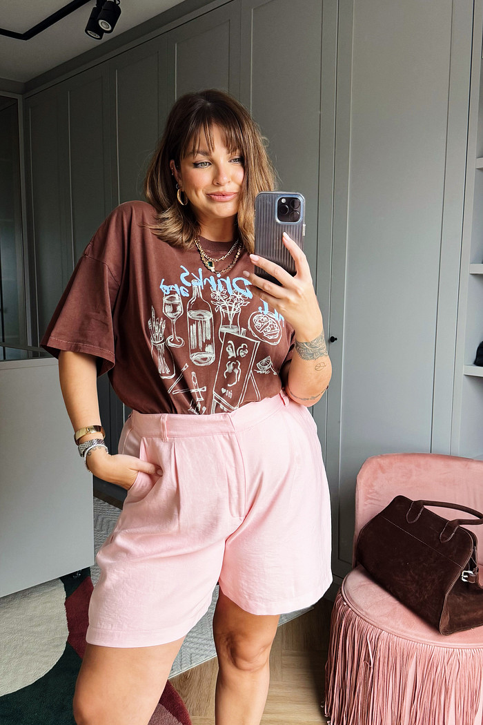 T-SHIRT OVER ART DRINKS MARROM