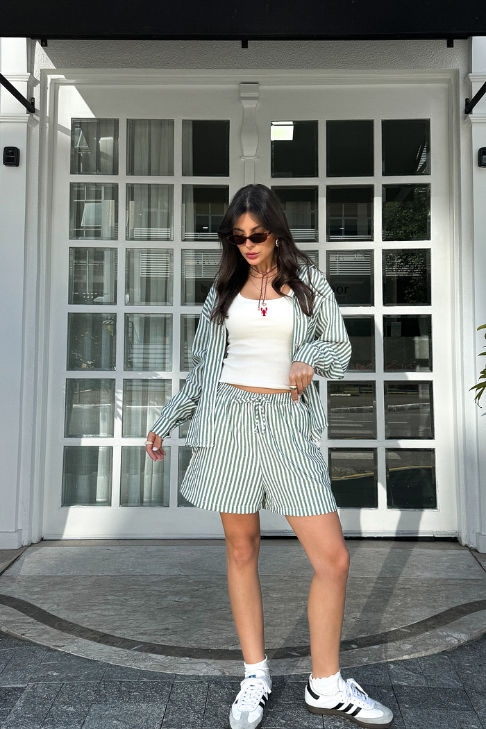 SHORTS ANA LISTRADO VERDE