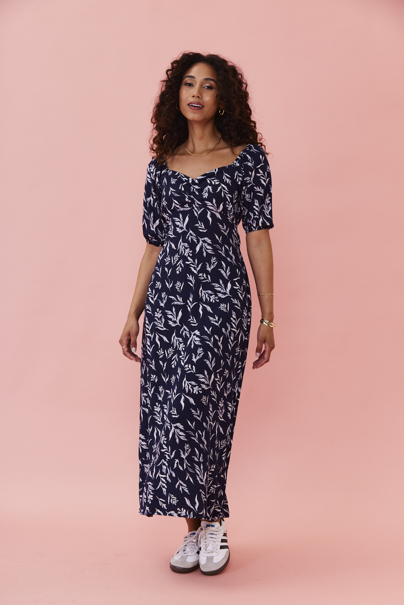 VESTIDO LUIZA FLORAL FUNDO MARINHO