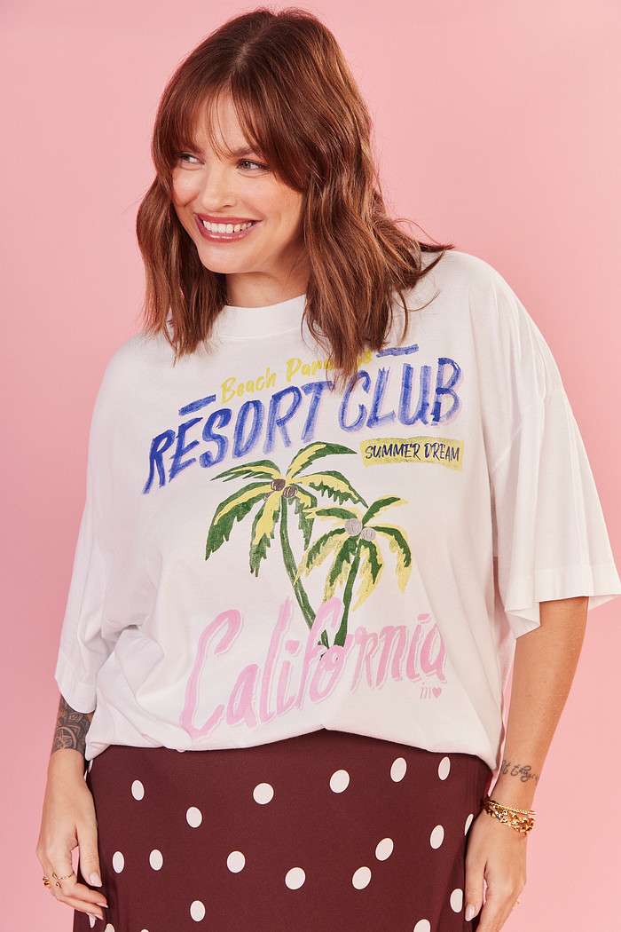 T-SHIRT OVER RESORT CLUB BRANCO ACUCAR