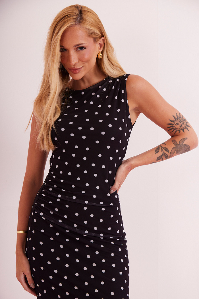 VESTIDO JULIA POA FUNDO PRETO