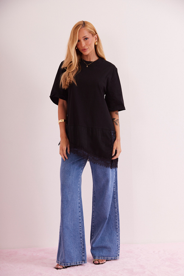 T-SHIRT OVER COM RENDA MIA PRETO