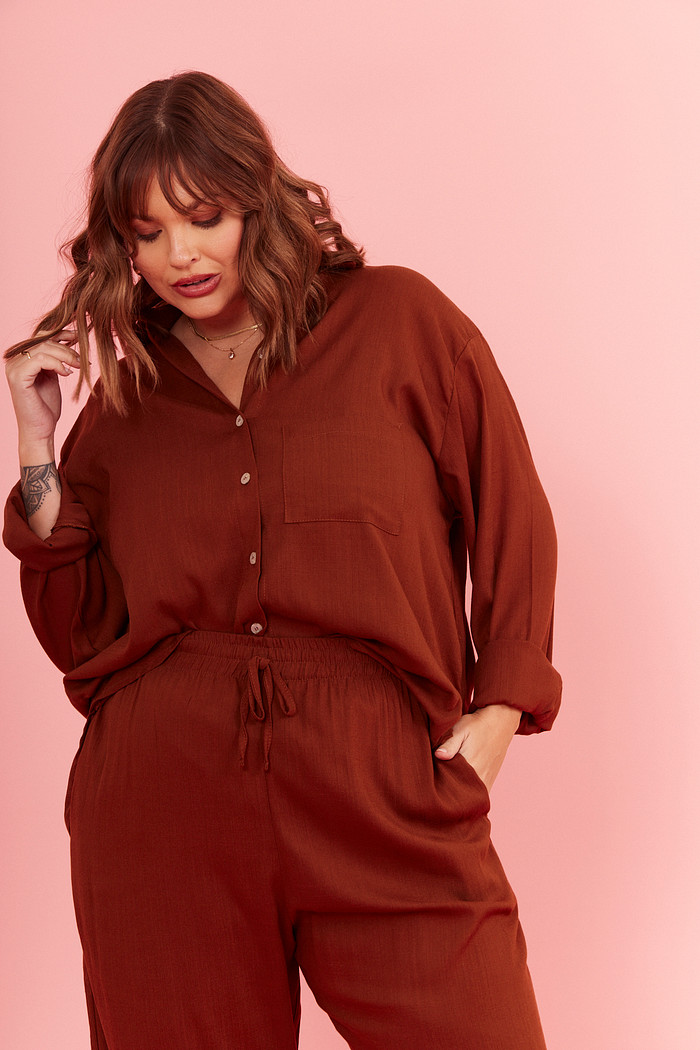 CAMISA MANGA LONGA OLIVIA MARROM