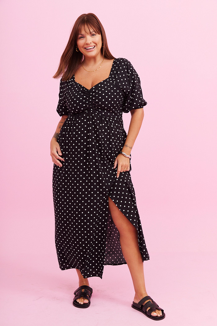 VESTIDO POA SOPHIA POA FUNDO PRETO