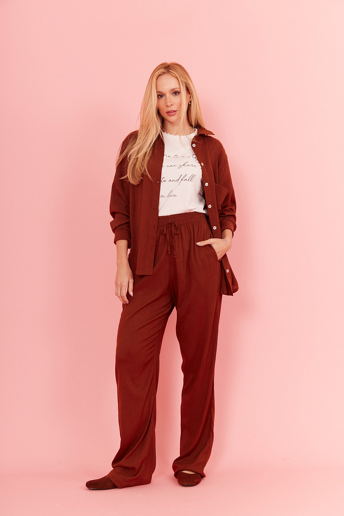 CALÇA RETA OLIVIA MARROM