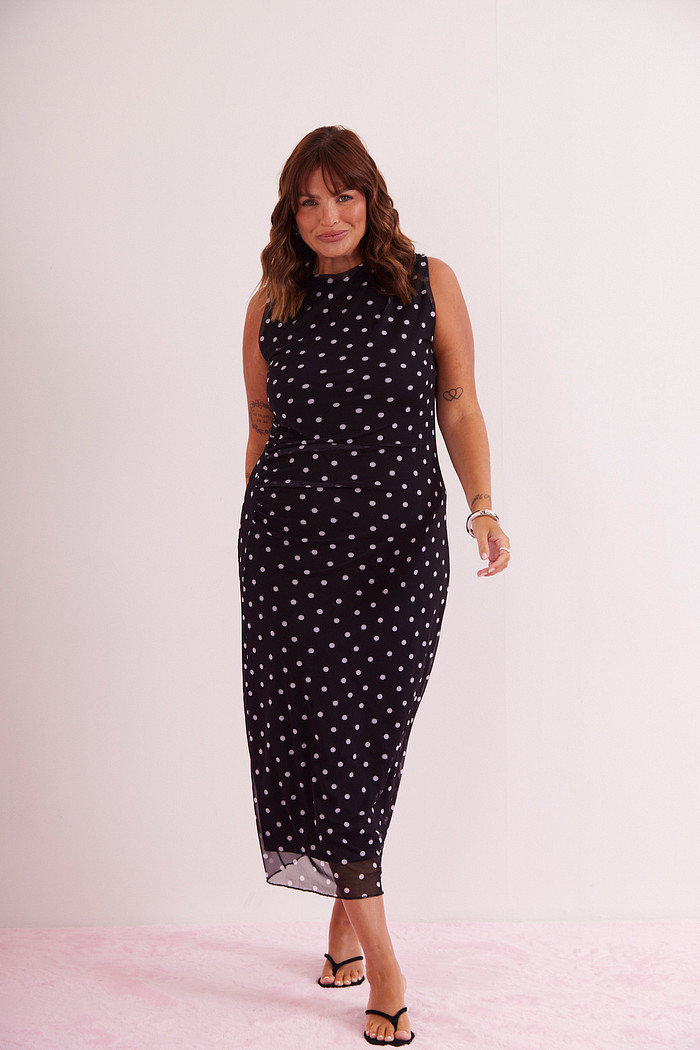 VESTIDO JULIA POA FUNDO PRETO