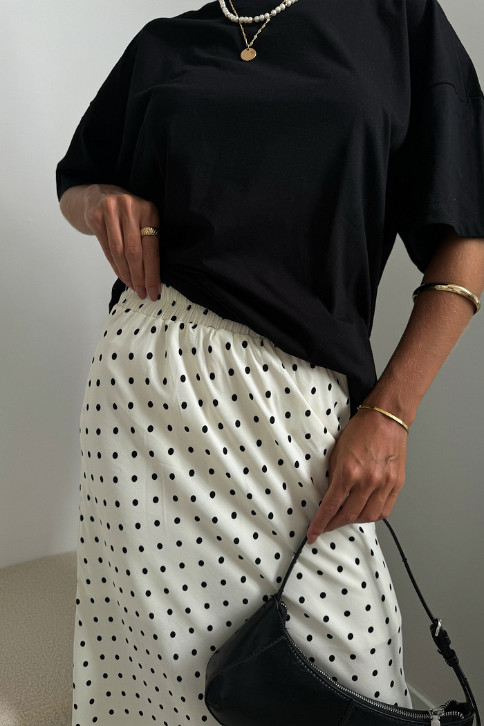 T-SHIRT OVER MARINA PRETO