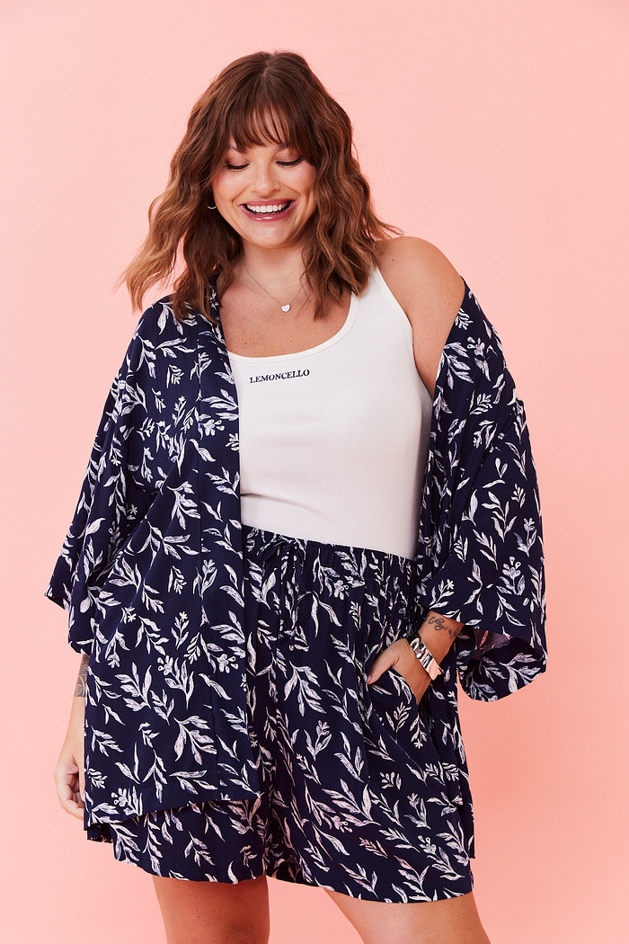 KIMONO KEILA FLORAL FUNDO MARINHO