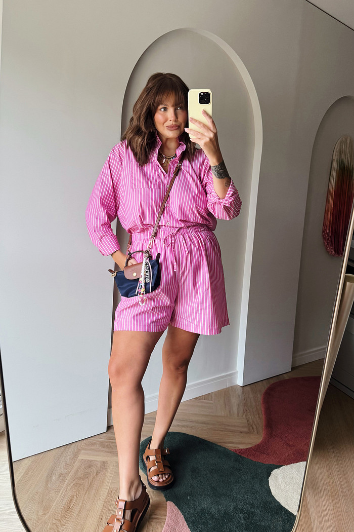 SHORTS NICE LISTRADO ROSA