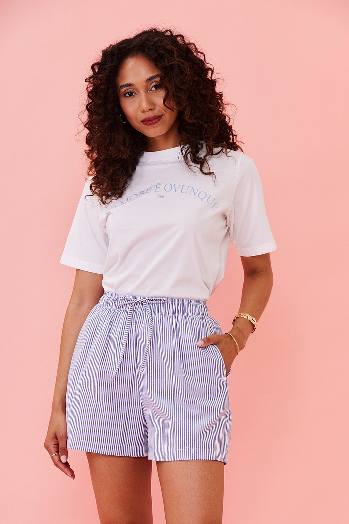 T-SHIRT SLIM AMORE É OVUNQUE BRANCO ACUCAR