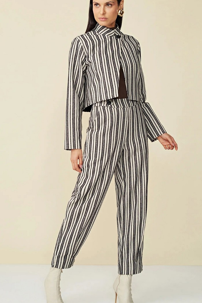 CALÇA CENOURA PRETA BOLSO FACA MARIA VALENTINA