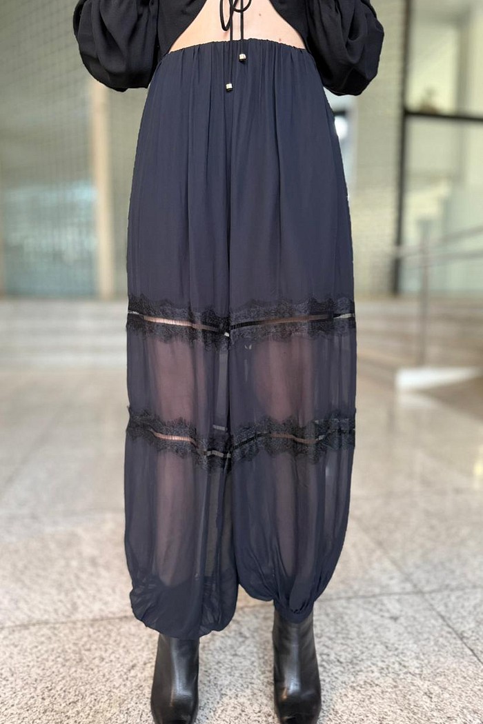 CALCA ALADIM EM TULE  PRETA COLLCI