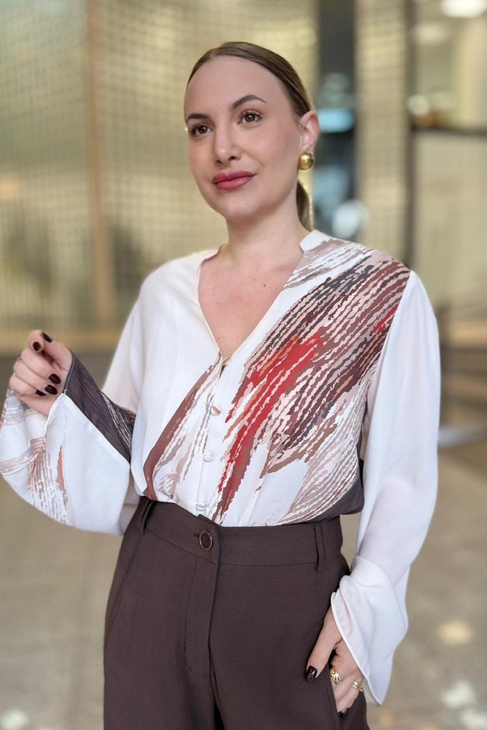 CAMISA SOLTA DECOTE V MANGA PADRAO MORENA ROSA