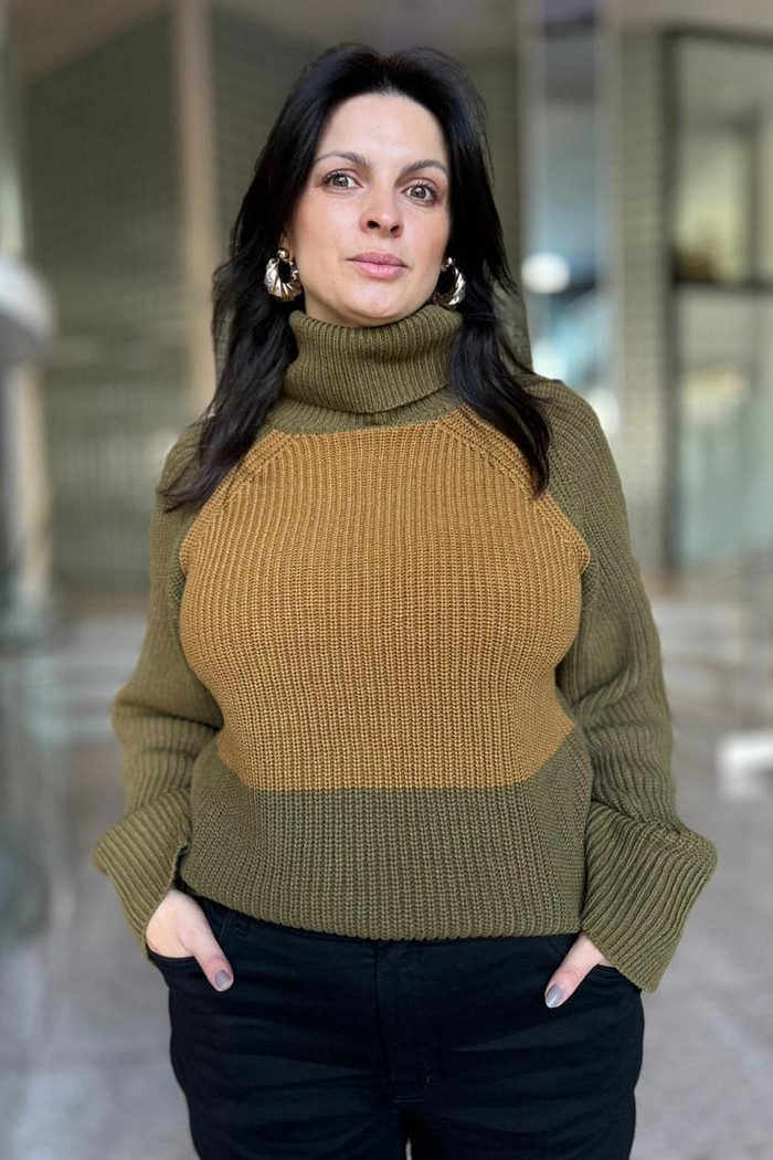 PULL DE TRICOT GOLA ALTA BICOLOR ANIMALE