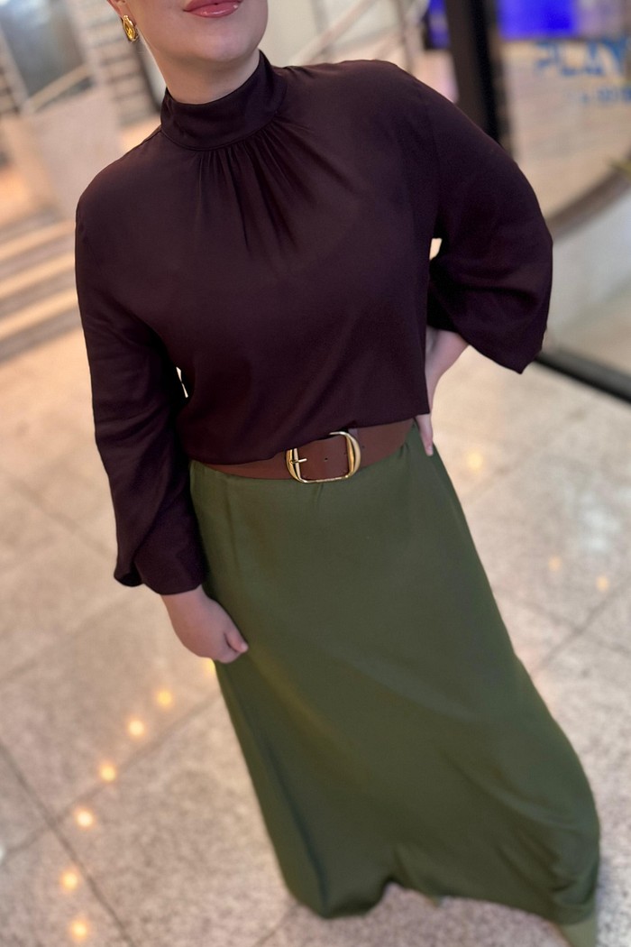 BLUSA MANGA LONGA COM GOLA LANÇA PERFUME