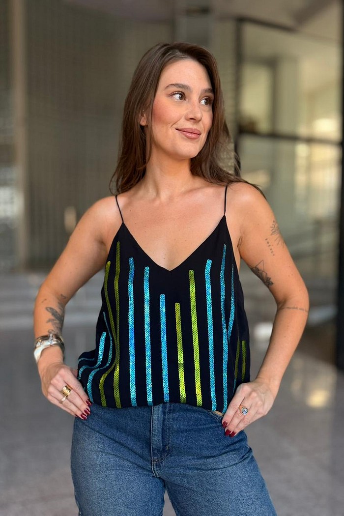 BLUSA DECOTE V ALCA BORDADA MORENA ROSA