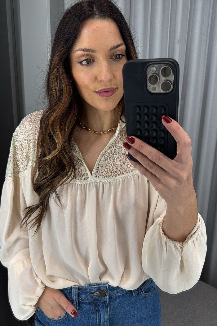 BLUSA SOLTA COM RENDA NA GOLA OFF WHITE MARIA VALENTINA