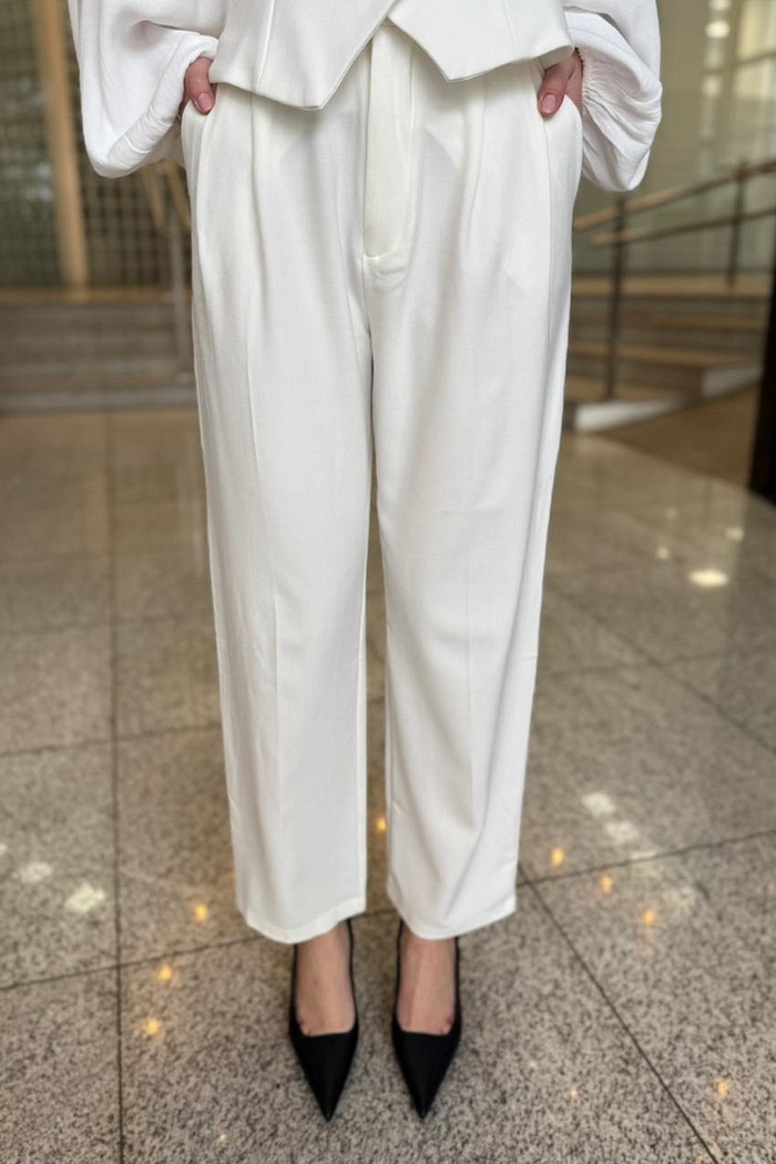 CALCA CARROT CINTURA ALTA OFF WHITE LANÇA PERFUME