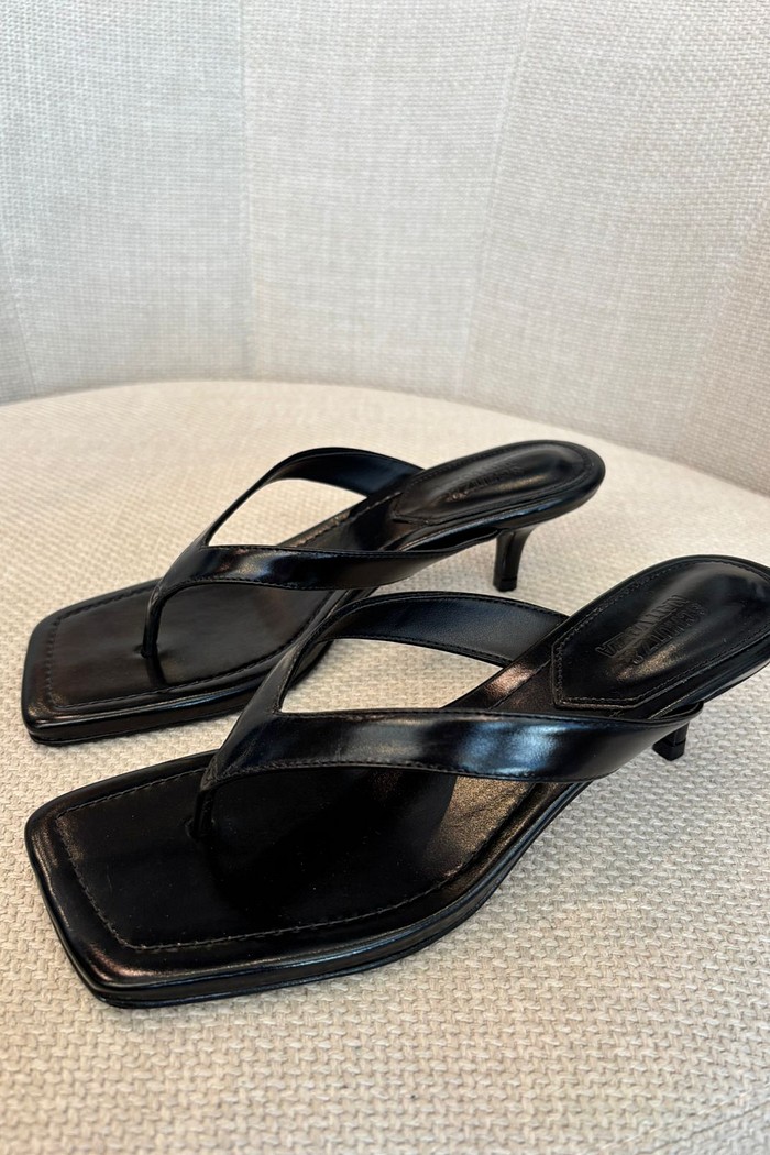 SANDALIA SALTO BAIXO COURO PRETO SCHUTZ