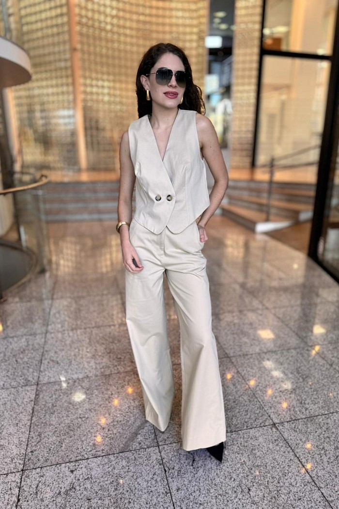 COLETE ALFAIATARIA  BEGE LANÇA PERFUME