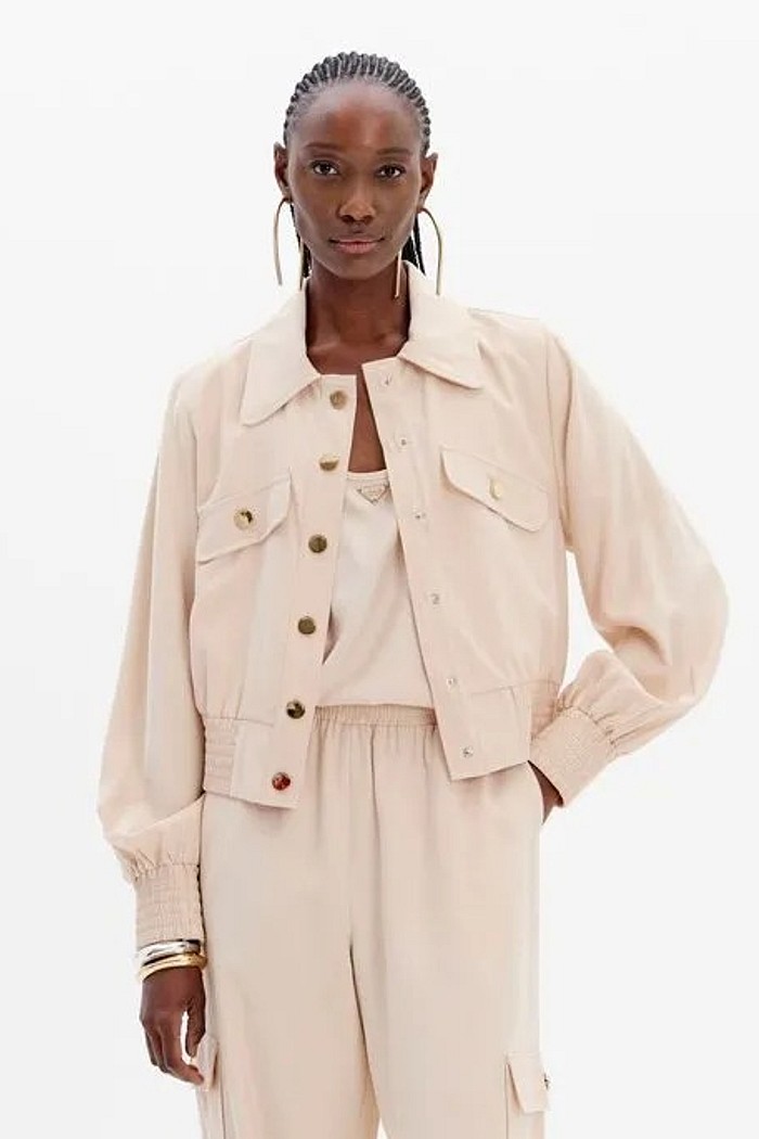 JAQUETA CURTA COM BOLSO ROSA CLARO LANÇA PERFUME