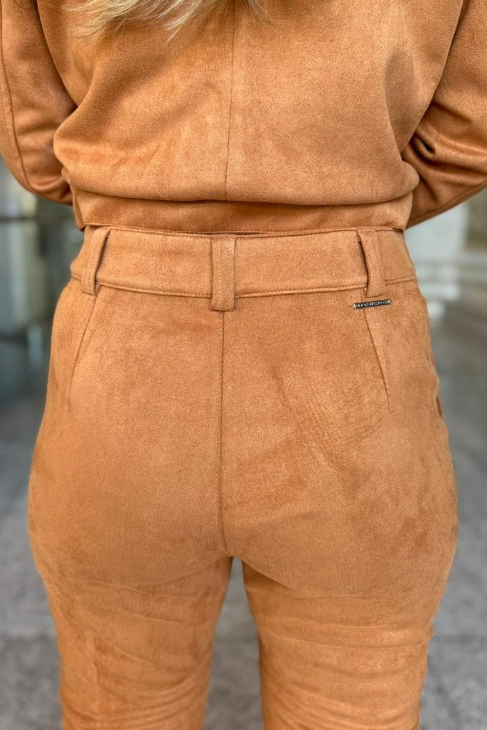 CALCA BOOT CUT ALTA CAMEL MORENA ROSA