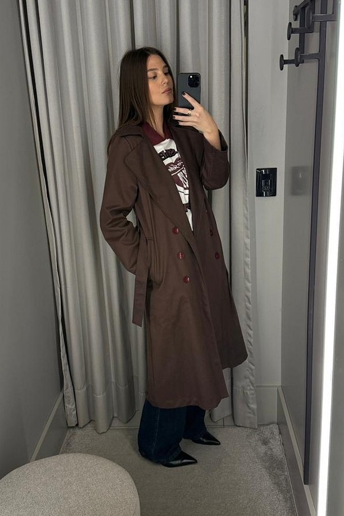 TRENCH COAT COM FAIXA MARROM LANÇA PERFUME