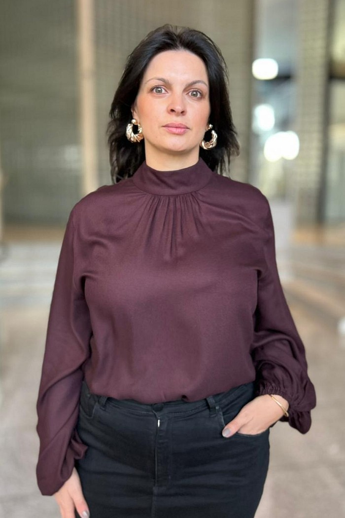 BLUSA MANGA LONGA COM GOLA LANÇA PERFUME