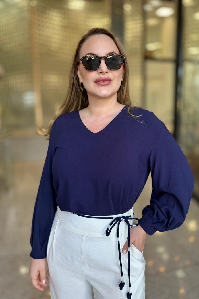 BLUSA DECOTE V MANGA MEDIA  AZUL MARINHO LANÇA PERFUME