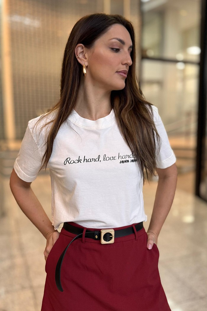 CAMISETA AMPLA ROCK HARD JOHN JOHN