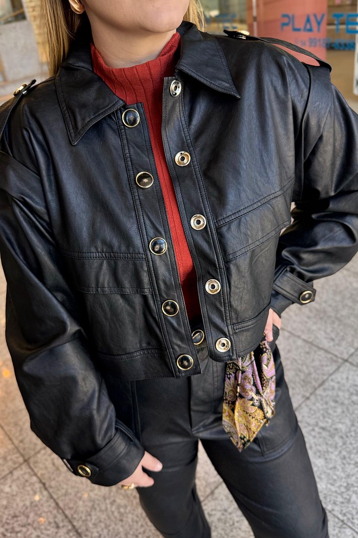 JAQUETA AJUSTADA PU PRETA MORANA ROSA