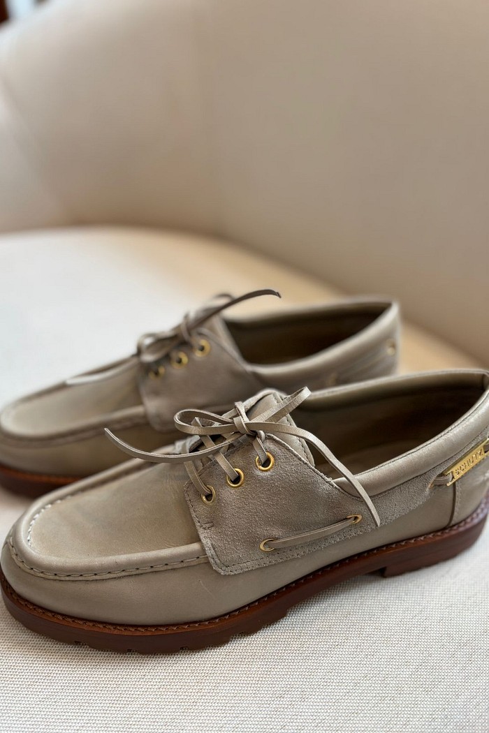 MOCASSIM SALTO BAIXO COURO BEGE SCHUTZ