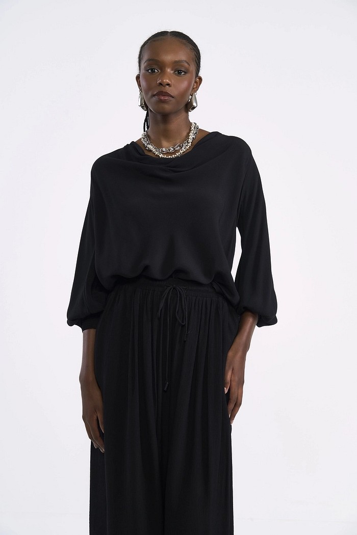 BLUSA ABERTA COM AMARRAÇÃO PRETA COLCCI