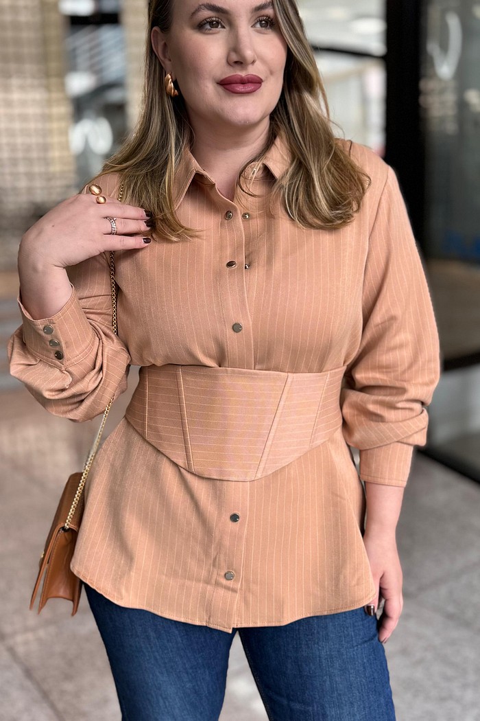 CAMISA AJUSTADA MORENA ROSA