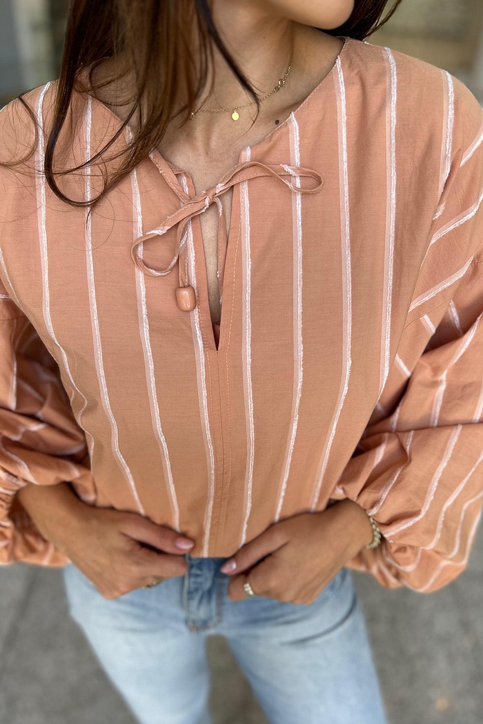 BLUSA SOLTA DECOTE RETO KHAKI  MARIA VALENTINA