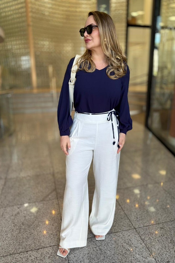 BLUSA DECOTE V MANGA MEDIA  AZUL MARINHO LANÇA PERFUME