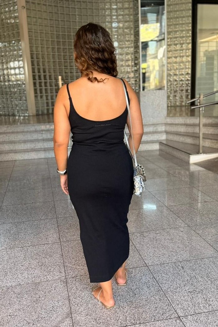 SAIA RIBANA MIDI FENDA LATERAL PRETO CALVIN KLEIN