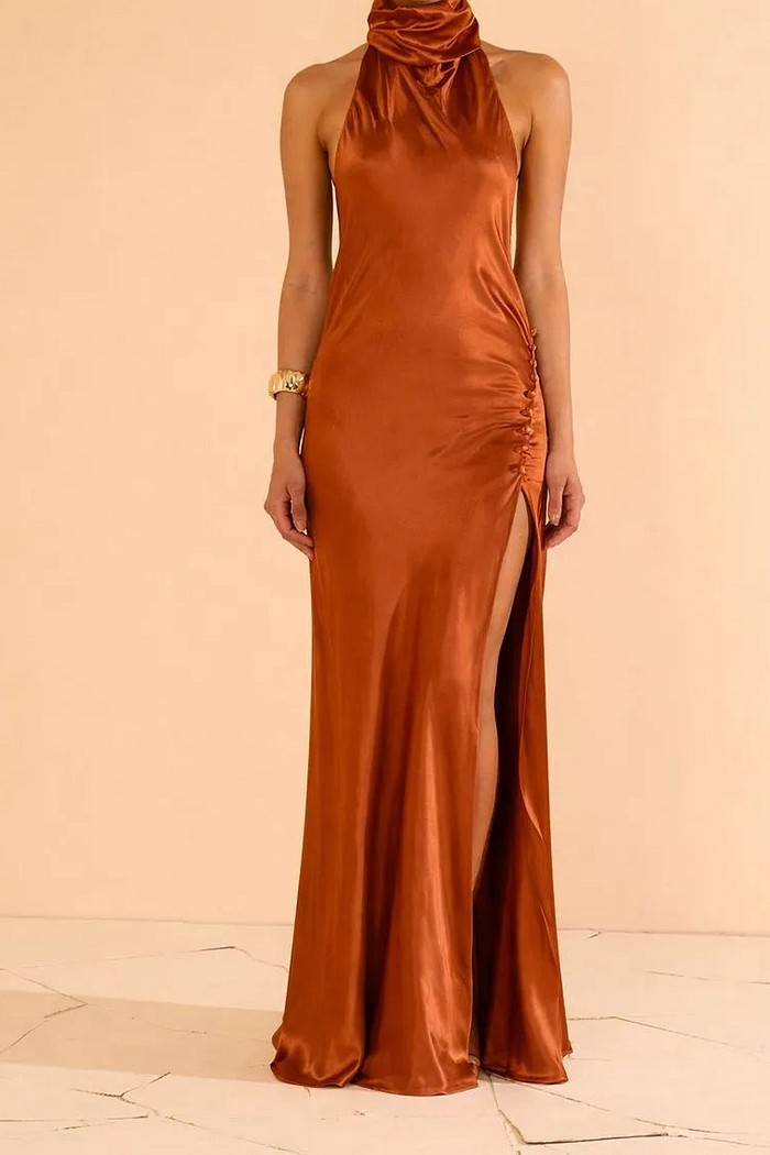 VESTIDO AJUSTADO GOLA ALTA SEM MANGA LONGO MARROM MORENA ROSA