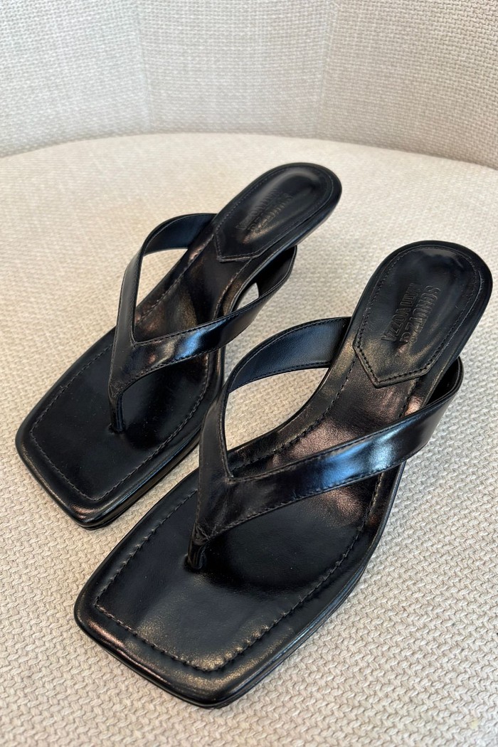 SANDALIA SALTO BAIXO COURO PRETO SCHUTZ