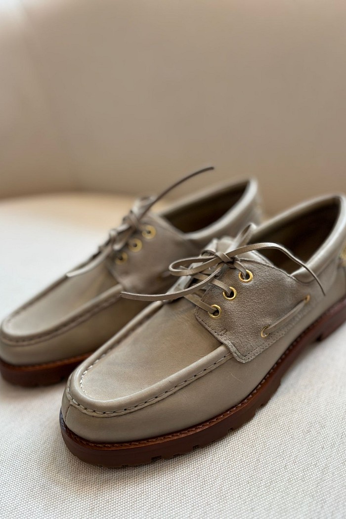 MOCASSIM SALTO BAIXO COURO BEGE SCHUTZ