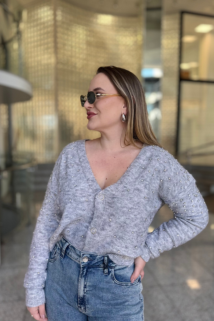 CARDIGAN ARI CINZA COM APLICAÇÕES JOHN JOHN