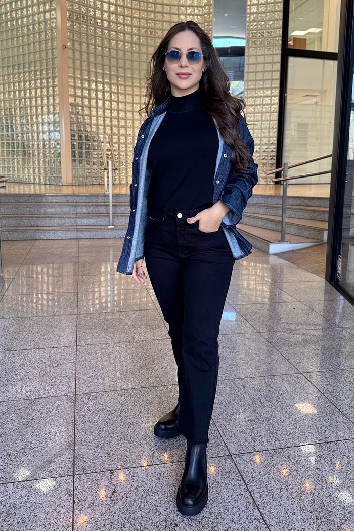 CALCA JEANS  STRAIGHT BARRA DESFIADA CALVIN KLEIN