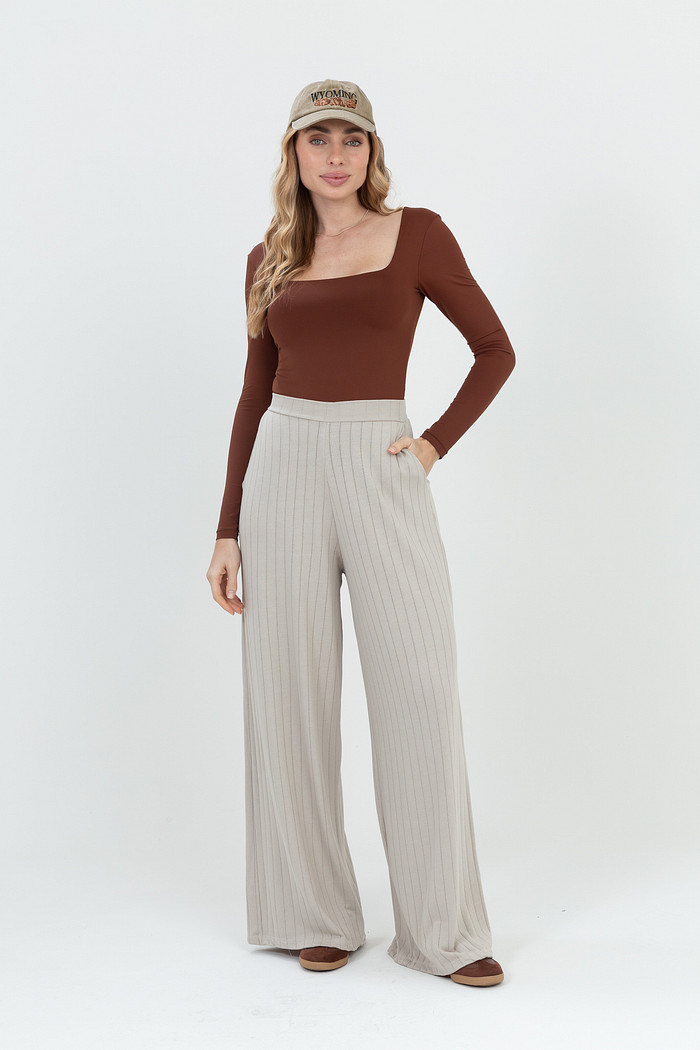 Calça Pantalona Malha de Viscose Trabalhada